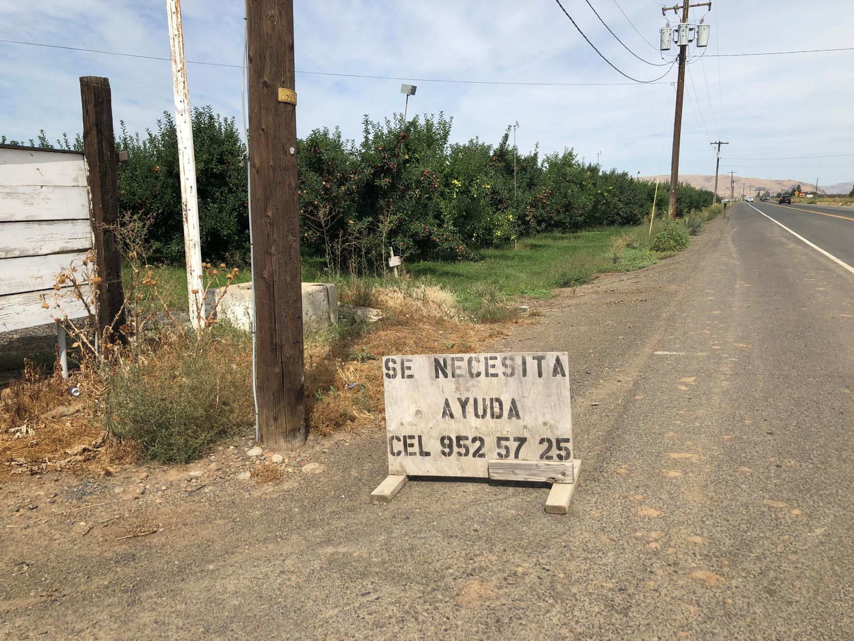 Letrero de empleo (toma de celular)
